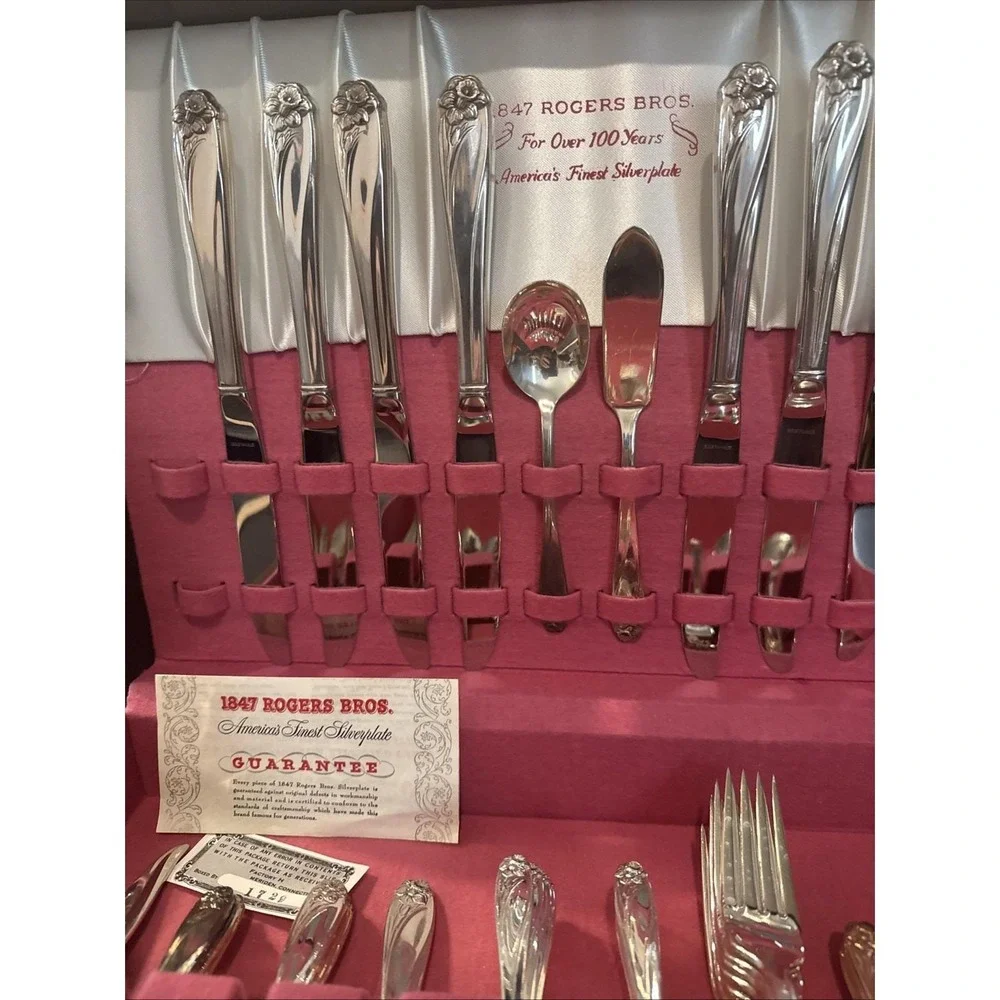 1847 Rogers Bros Silverplate Daffodil Wood Chest 52 Pieces Set 1950S #2